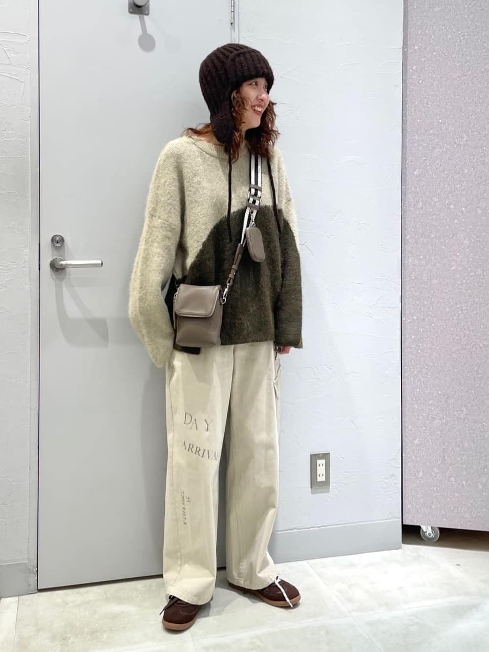 LASUDのアシメバイカラーソフトニットを使ったコーディネートを紹介します。｜Rakuten Fashion(楽天ファッション／旧楽天ブランドアベニュー)6514017