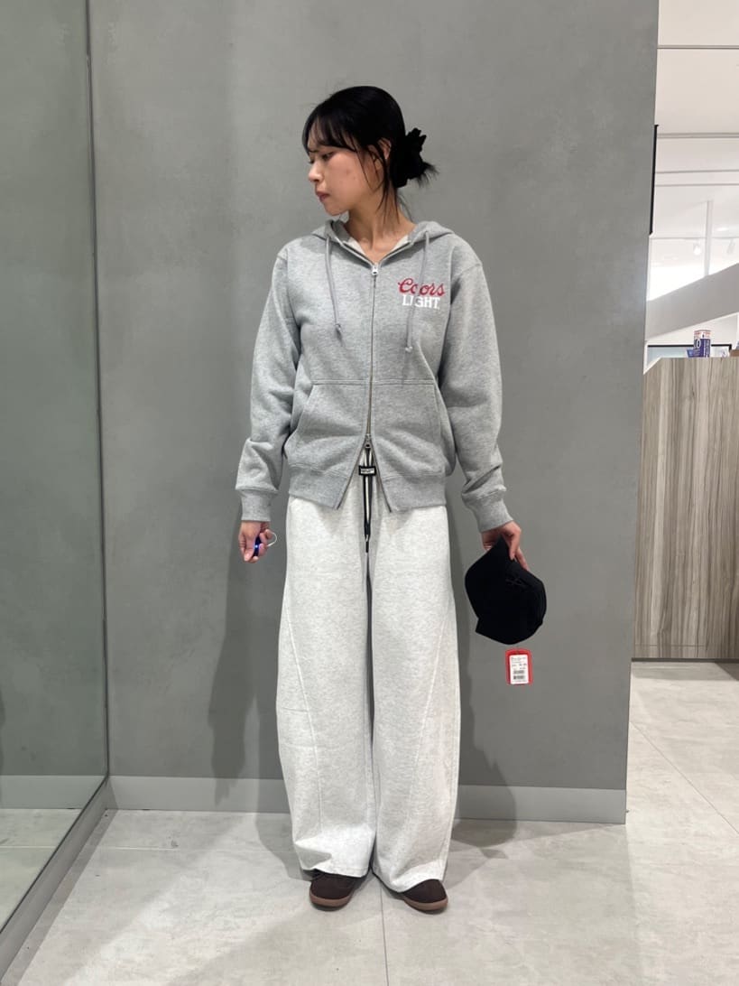 LASUDの【別注】Coors LIGHT ジップパーカーを使ったコーディネートを紹介します。｜Rakuten Fashion(楽天ファッション／旧楽天ブランドアベニュー)6514392