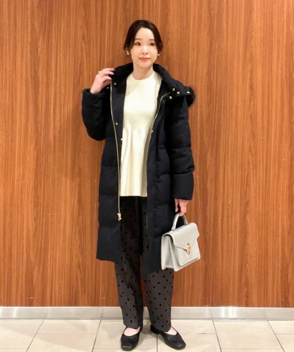 BEAMS HEARTの【2サイズ展開/フード付き/あったか/ファー/膝丈】撥水 ダウン ロングコート 25AWを使ったコーディネートを紹介します。｜Rakuten Fashion(楽天ファッション／旧楽天ブランドアベニュー)6515373