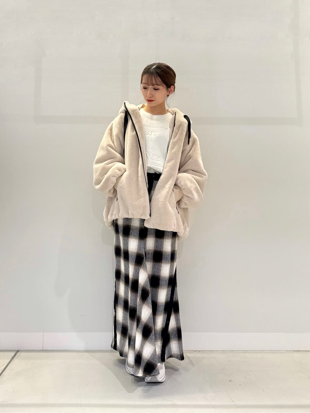 Vinのエンボスロゴニットプルオーバーを使ったコーディネートを紹介します。｜Rakuten Fashion(楽天ファッション／旧楽天ブランドアベニュー)6516719