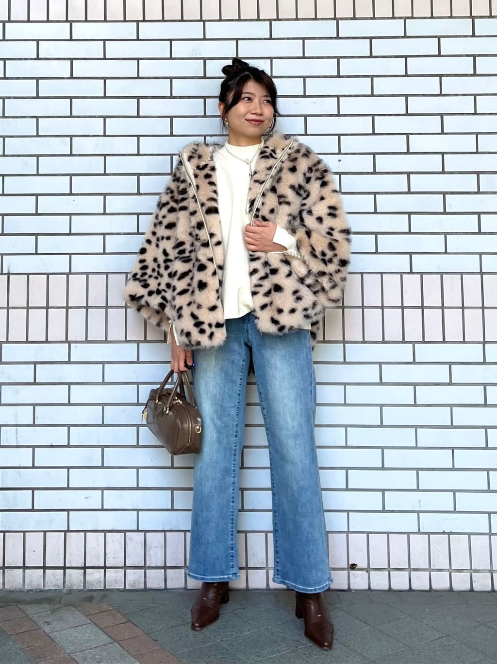 Vinのダルメシアンボリュームファーコートを使ったコーディネートを紹介します。｜Rakuten Fashion(楽天ファッション／旧楽天ブランドアベニュー)6516959