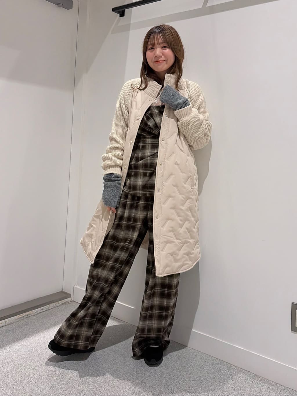 Vinの袖フレアレースニットシアーカットソーを使ったコーディネートを紹介します。｜Rakuten Fashion(楽天ファッション／旧楽天ブランドアベニュー)6522715