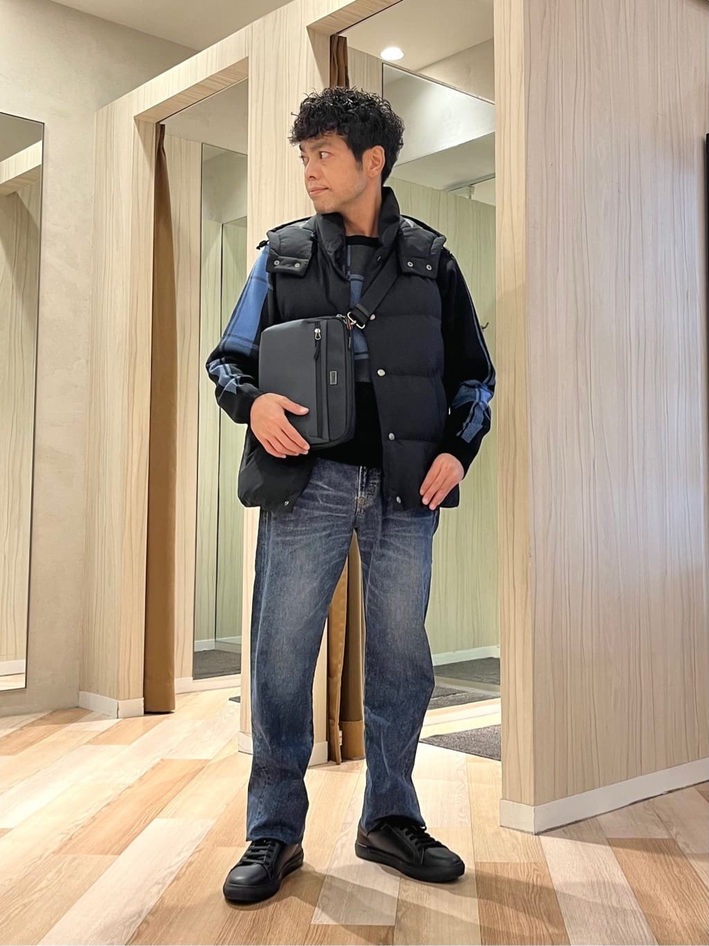 TAKEO KIKUCHIの【袖取り外し可】デタッチャブル ダウンブルゾンを使ったコーディネートを紹介します。｜Rakuten Fashion(楽天ファッション／旧楽天ブランドアベニュー)6523008