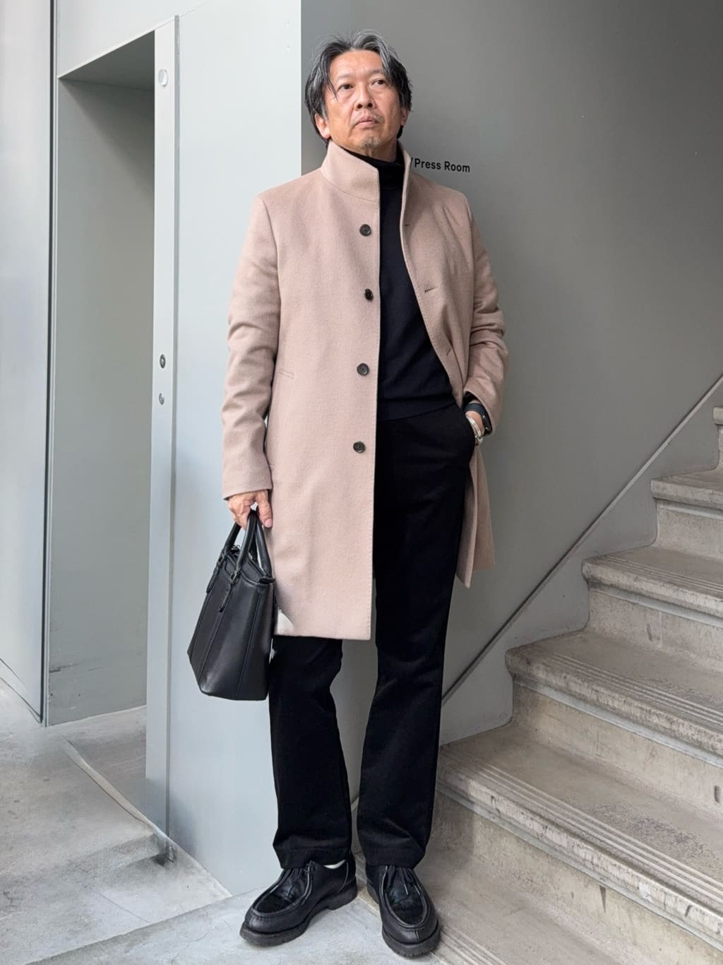 TAKEO KIKUCHIの【ウールカシミヤブレンド】ビーバー調 スタンドカラー コートを使ったコーディネートを紹介します。｜Rakuten Fashion(楽天ファッション／旧楽天ブランドアベニュー)6524824