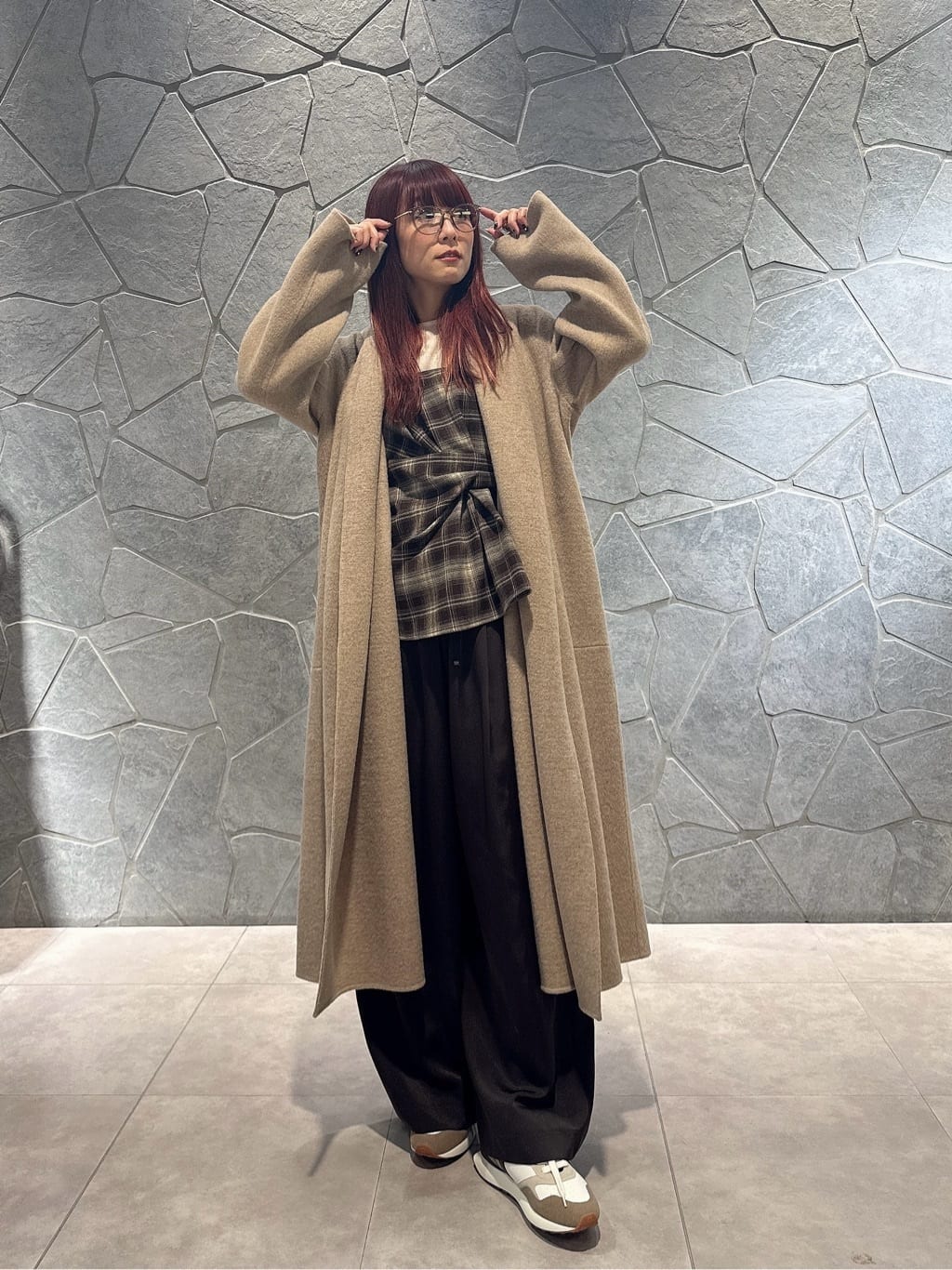 LASUDのフロッキーベロアクルーネックトップスを使ったコーディネートを紹介します。｜Rakuten Fashion(楽天ファッション／旧楽天ブランドアベニュー)6525584