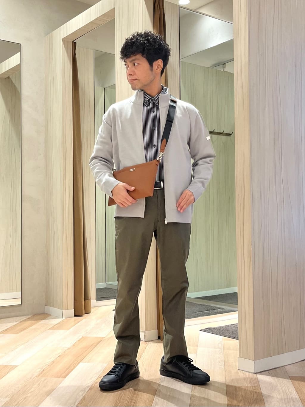 TAKEO KIKUCHIのアンチピリング ジップアップ ニットを使ったコーディネートを紹介します。｜Rakuten Fashion(楽天ファッション／旧楽天ブランドアベニュー)6525904