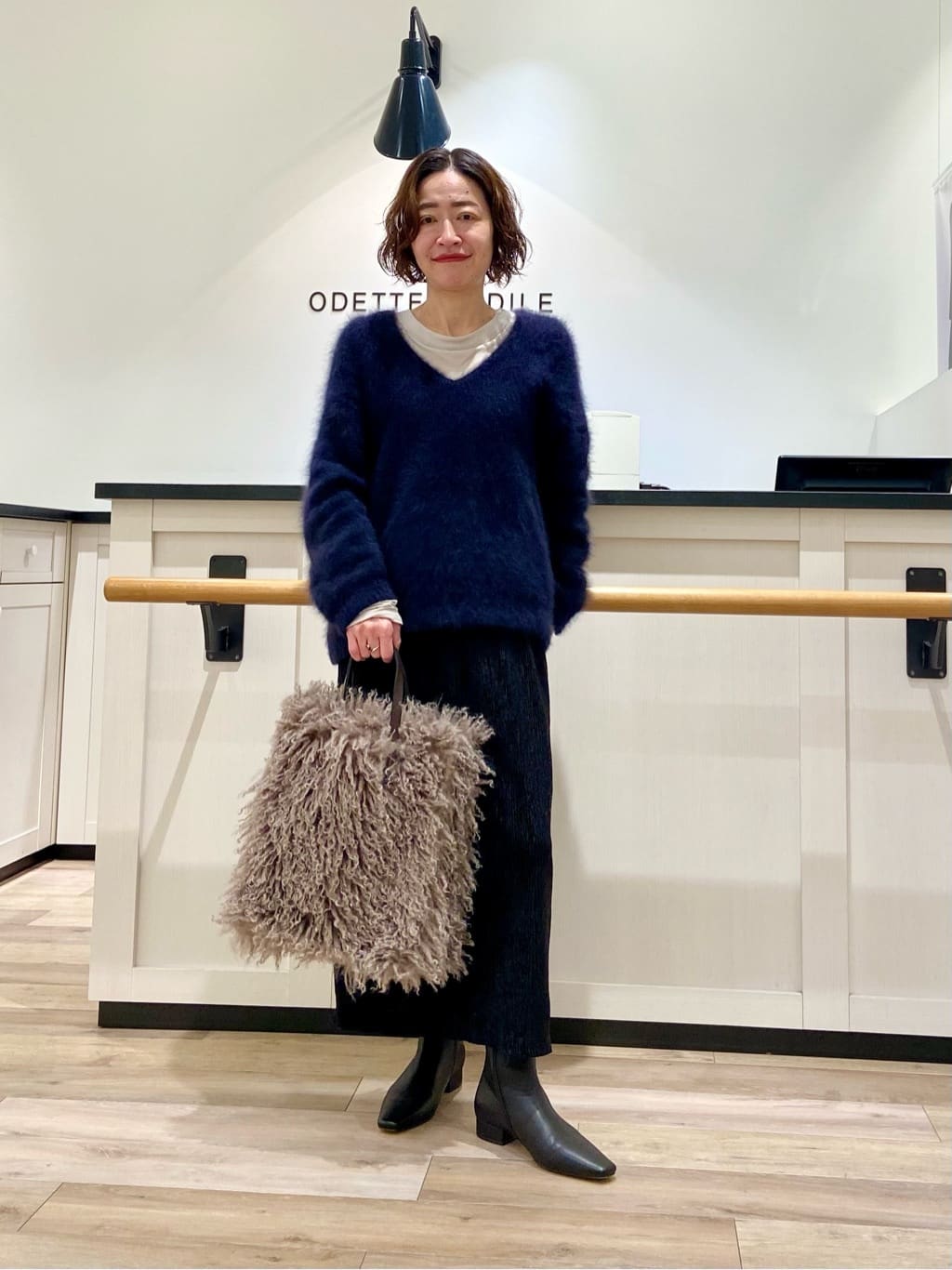 ODETTE E ODILEのナロースクエアプレーン ショートブーツ25↑を使った