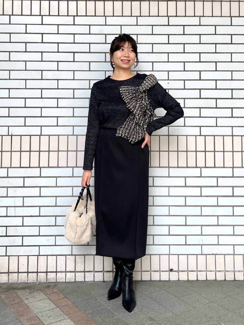 Vinのストレッチピンタックナロースカートを使ったコーディネートを紹介します。｜Rakuten Fashion(楽天ファッション／旧楽天ブランドアベニュー)6527512