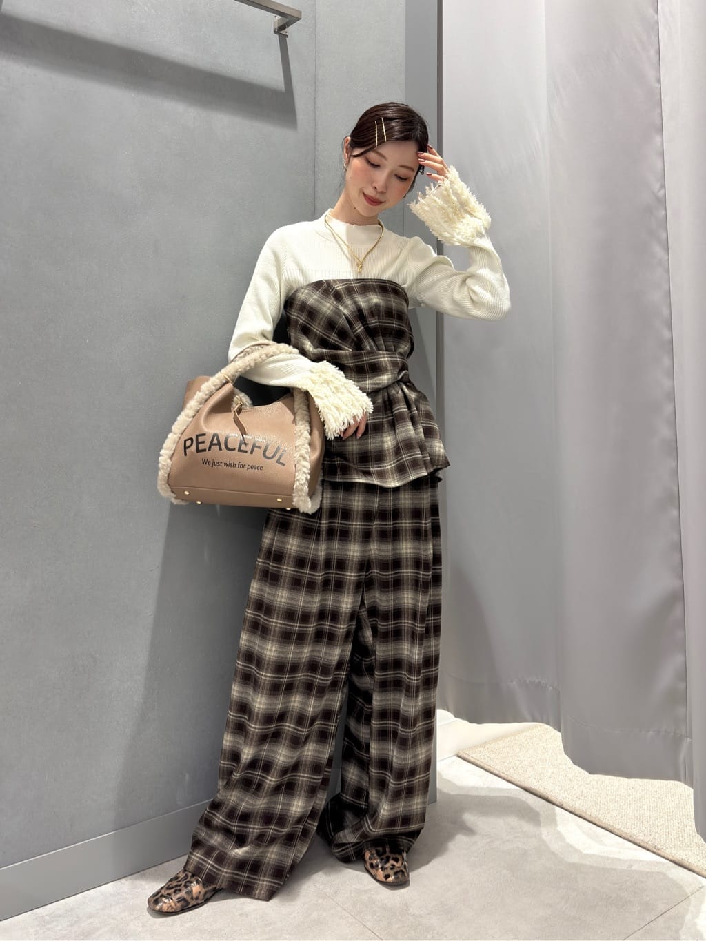 Vinのシャーリングチェックビスチェを使ったコーディネートを紹介します。｜Rakuten Fashion(楽天ファッション／旧楽天ブランドアベニュー)6528699