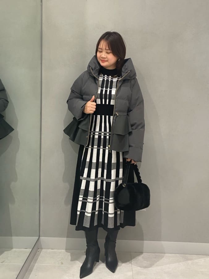 Vinのフリルペプラムダウンコートを使ったコーディネートを紹介します。｜Rakuten Fashion(楽天ファッション／旧楽天ブランドアベニュー)6528709