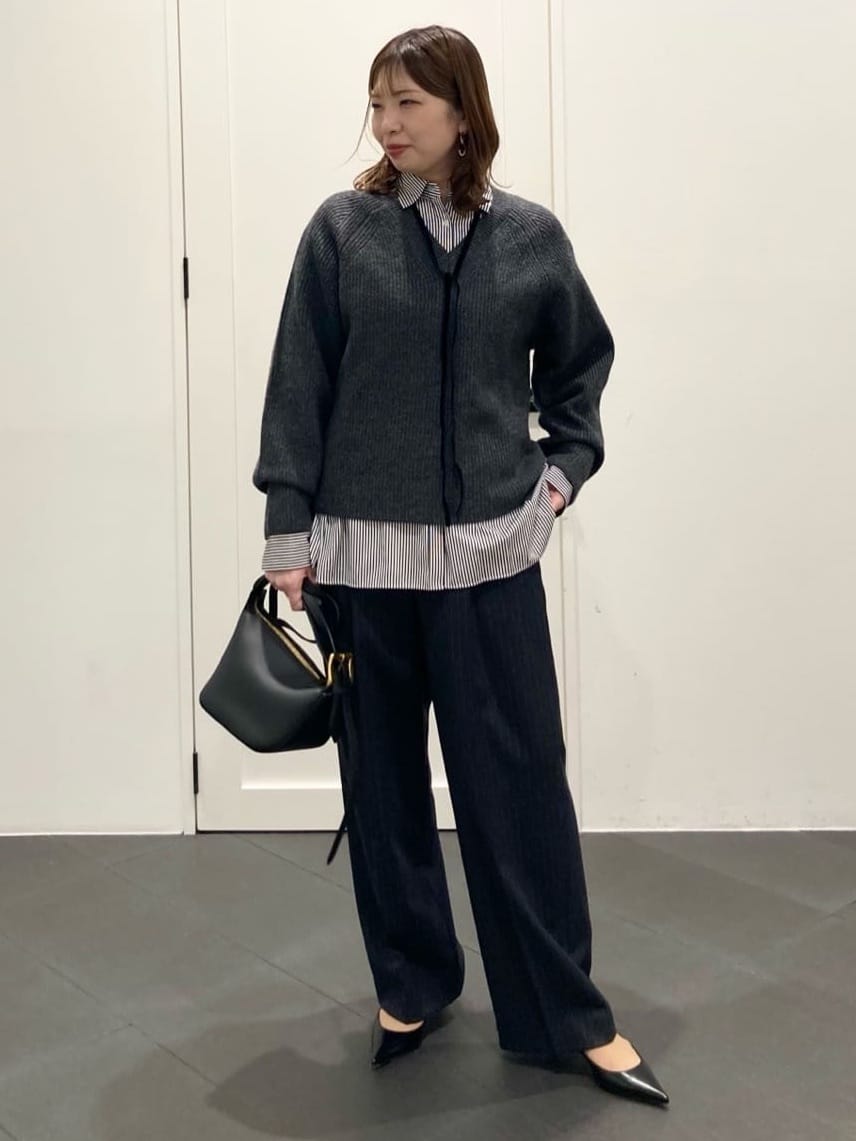 1er Arrondissementのウールナイロン畦Vネックプルオーバーを使ったコーディネートを紹介します。｜Rakuten Fashion(楽天ファッション／旧楽天ブランドアベニュー)6529062