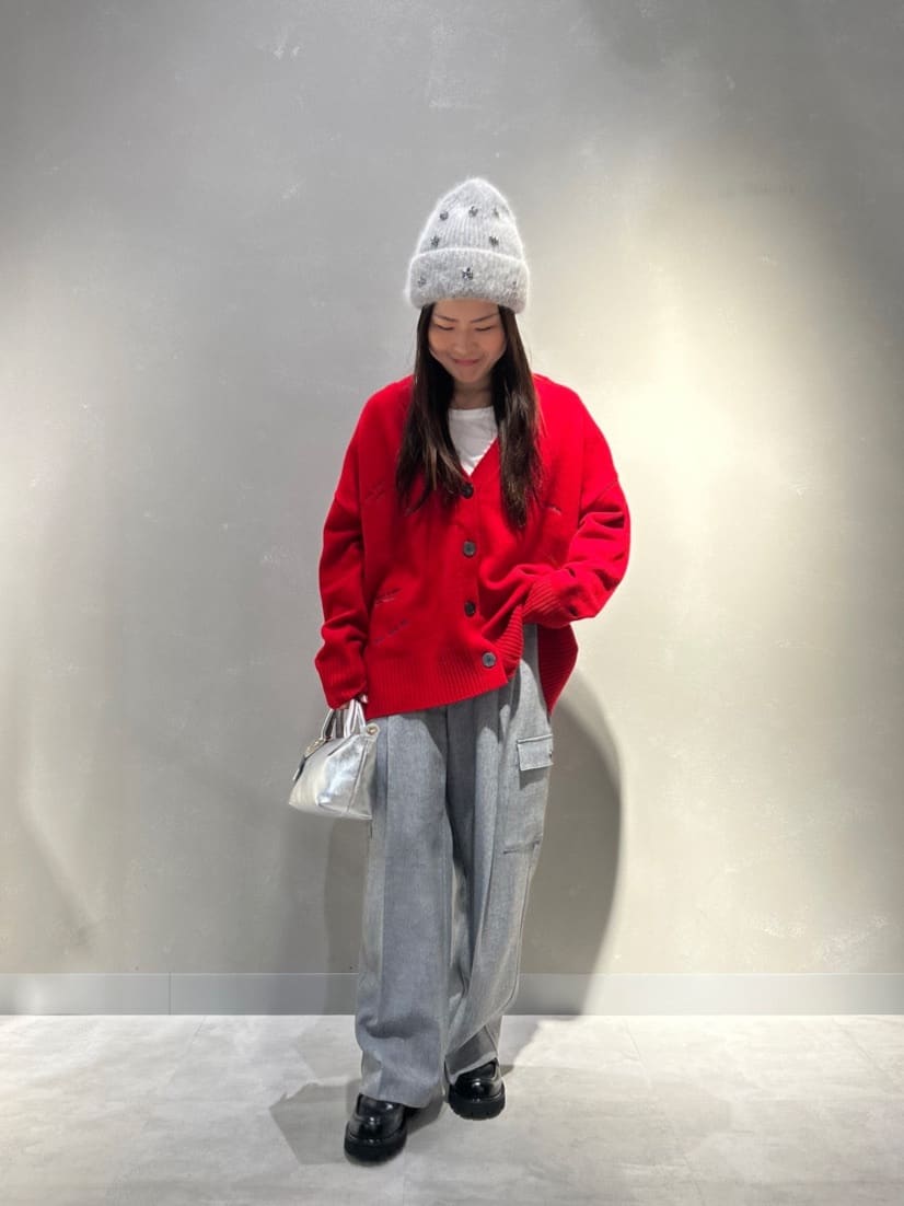 Vinのロゴ刺繍デザインニットカーディガンを使ったコーディネートを紹介します。｜Rakuten Fashion(楽天ファッション／旧楽天ブランドアベニュー)6531036