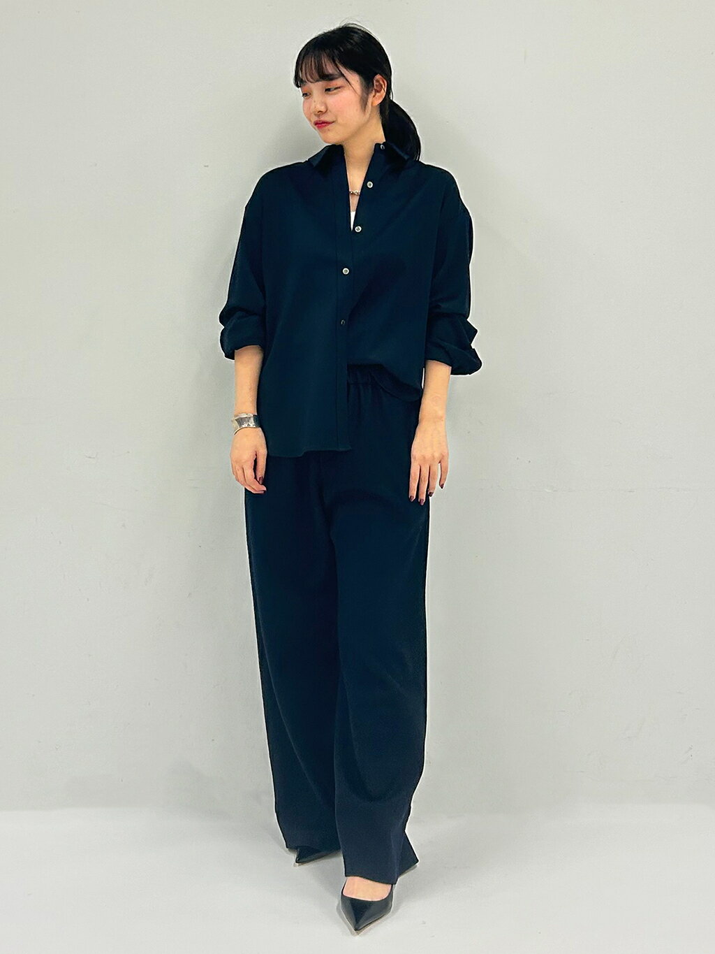 1er Arrondissementのウールサテンシャツを使ったコーディネートを紹介します。｜Rakuten Fashion(楽天ファッション／旧楽天ブランドアベニュー)6533322