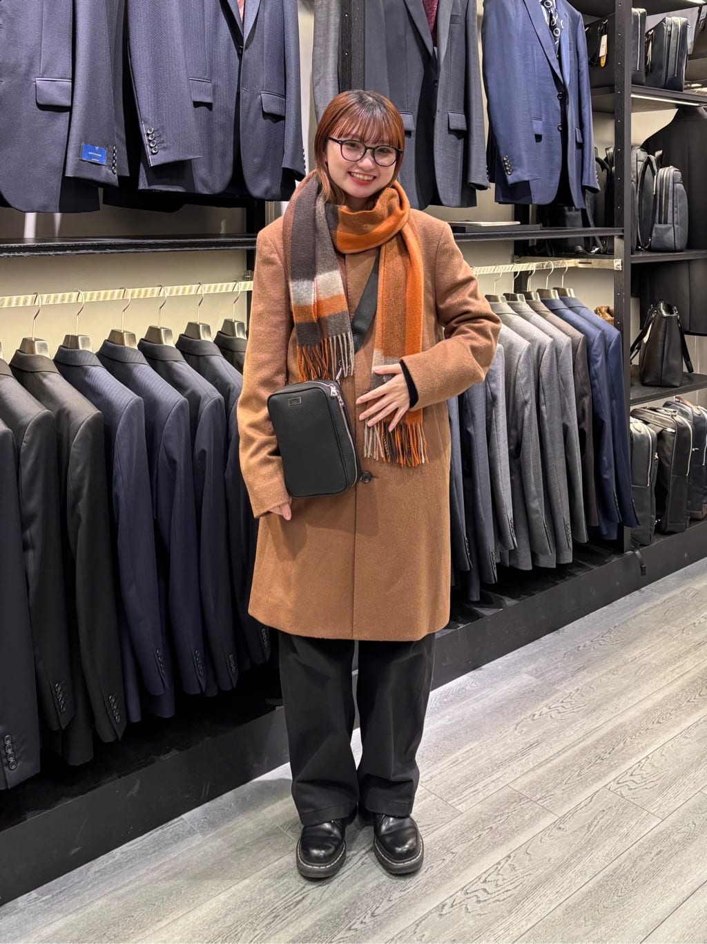 TAKEO KIKUCHIのマイクロファイバークロスボディバッグを使ったコーディネートを紹介します。｜Rakuten Fashion(楽天ファッション／旧楽天ブランドアベニュー)6533399