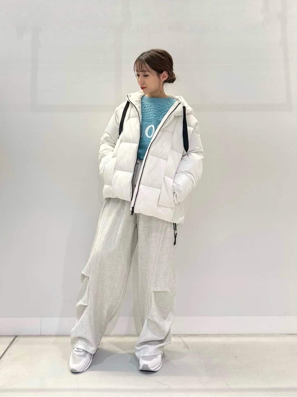 Vinのタックデザインサイドラインパンツを使ったコーディネートを紹介します。｜Rakuten Fashion(楽天ファッション／旧楽天ブランドアベニュー)6533847