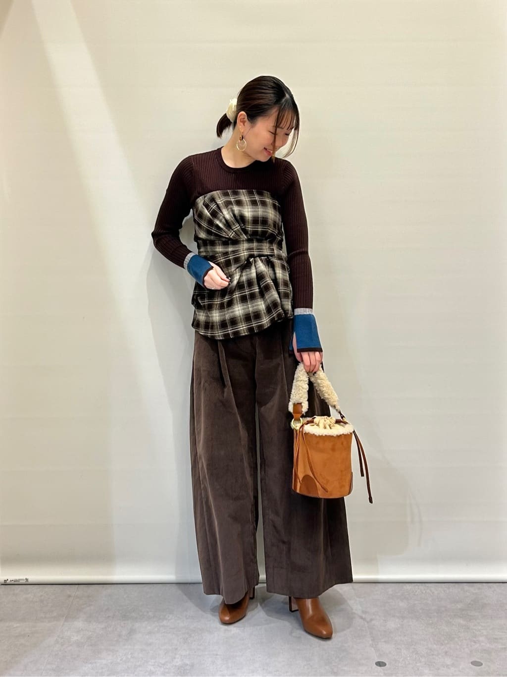 Vinのシャーリングチェックビスチェを使ったコーディネートを紹介します。｜Rakuten Fashion(楽天ファッション／旧楽天ブランドアベニュー)6534539