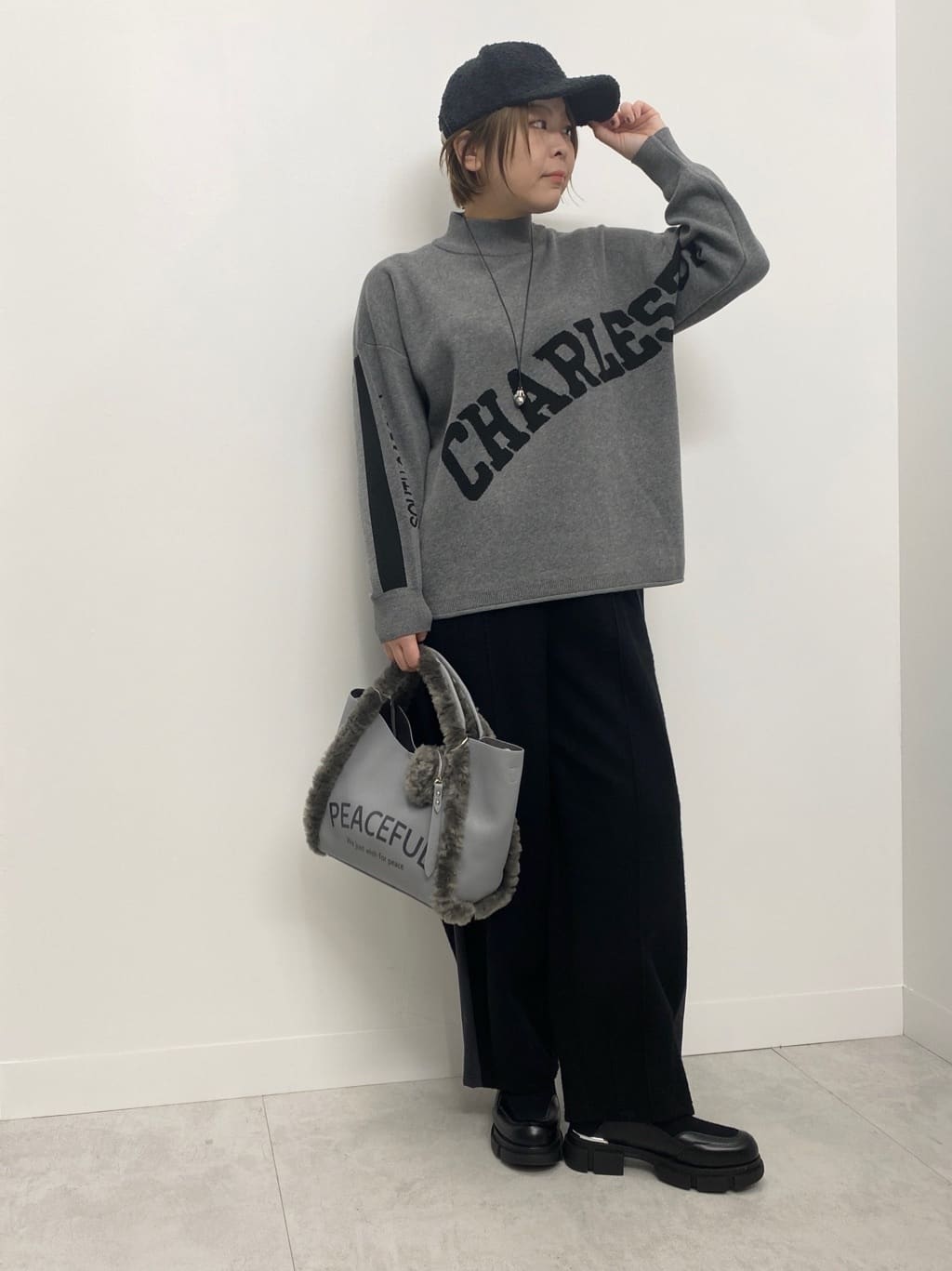 Vinのロゴハイネックニットを使ったコーディネートを紹介します。｜Rakuten Fashion(楽天ファッション／旧楽天ブランドアベニュー)6537498