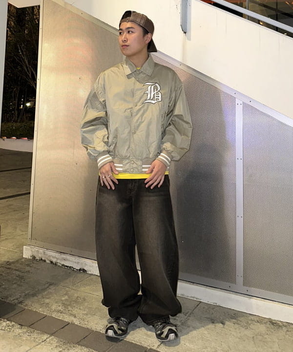 BEAMS MENの【撥水】ワイドショートフィット ナイロン バーシティ ブルゾンを使ったコーディネートを紹介します。｜Rakuten Fashion(楽天ファッション／旧楽天ブランドアベニュー)6539017