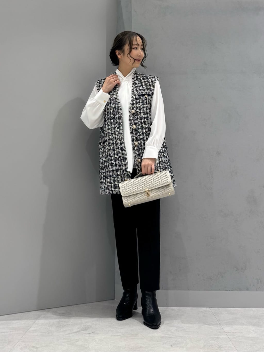 Vinのネジリネックスタンドカラーブラウスを使ったコーディネートを紹介します。｜Rakuten Fashion(楽天ファッション／旧楽天ブランドアベニュー)6539458