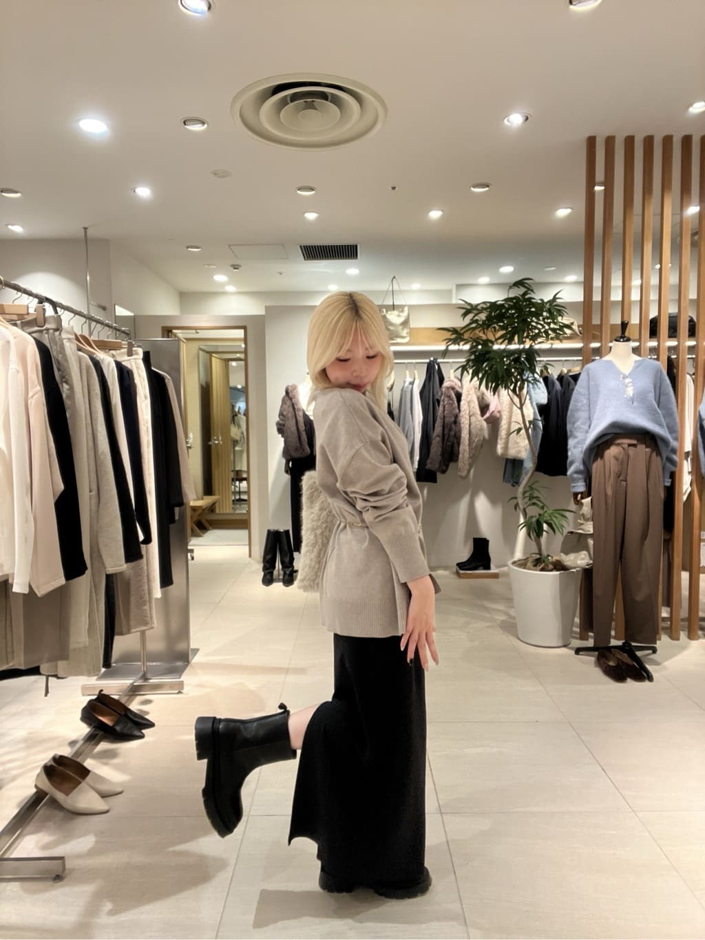 GALLARDAGALANTEの【3サイズ展開】ストレッチマキシタイトスカート2を使ったコーディネートを紹介します。｜Rakuten Fashion(楽天ファッション／旧楽天ブランドアベニュー)6539584