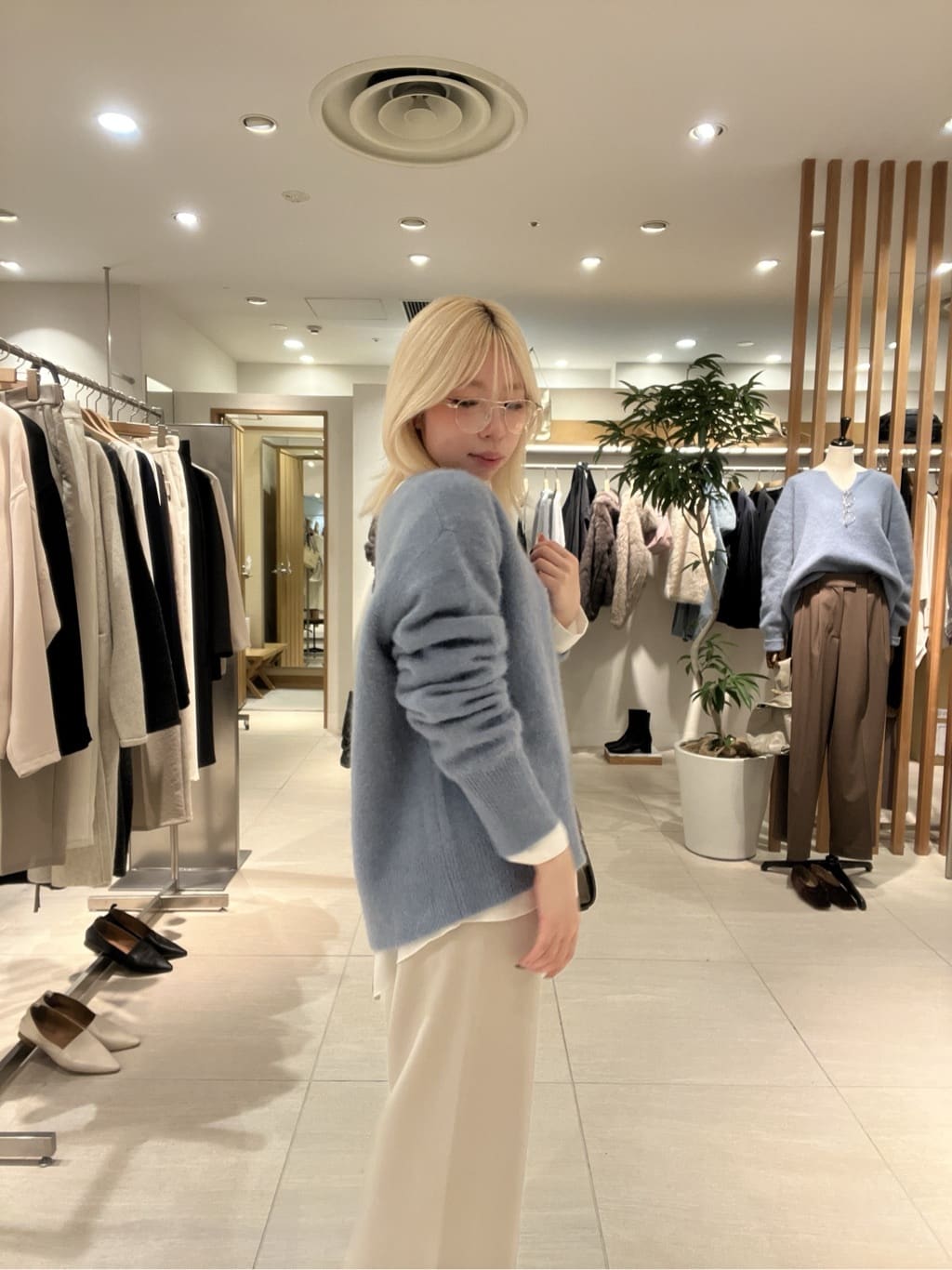 GALLARDAGALANTEのバックスリットブラウスTeeを使ったコーディネートを紹介します。｜Rakuten Fashion(楽天ファッション／旧楽天ブランドアベニュー)6539622