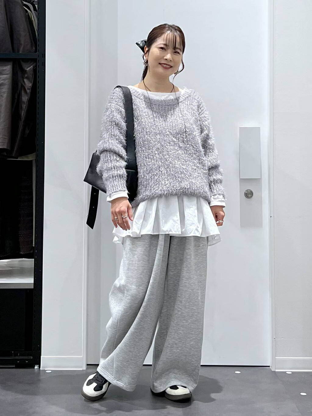 LAKOLEの2WAYラメ混ニットプルオーバーを使ったコーディネートを紹介します。｜Rakuten Fashion(楽天ファッション／旧楽天ブランドアベニュー)6541374