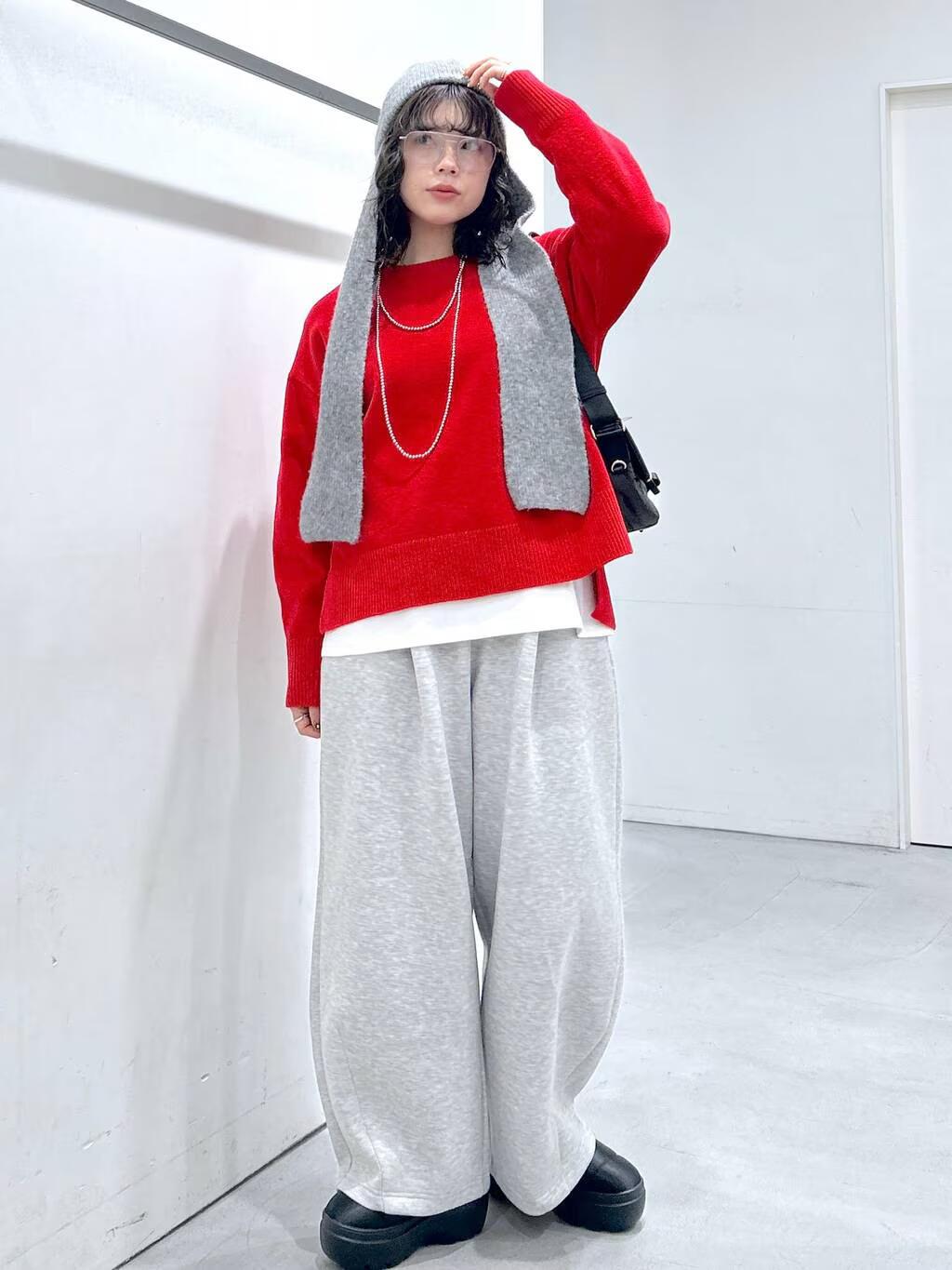 LAKOLEのシェニールクルーネックニットプルオーバーを使ったコーディネートを紹介します。｜Rakuten Fashion(楽天ファッション／旧楽天ブランドアベニュー)6541375