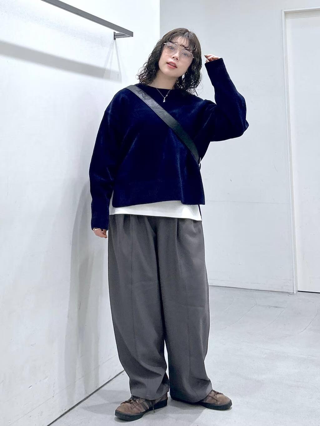 LAKOLEのシェニールクルーネックニットプルオーバーを使ったコーディネートを紹介します。｜Rakuten Fashion(楽天ファッション／旧楽天ブランドアベニュー)6541418