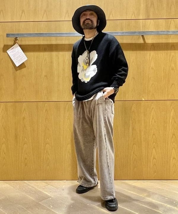 BEAMS HEARTのフラワー モチーフ ロング スリーブ ニットを使ったコーディネートを紹介します。｜Rakuten Fashion(楽天ファッション／旧楽天ブランドアベニュー)6542576