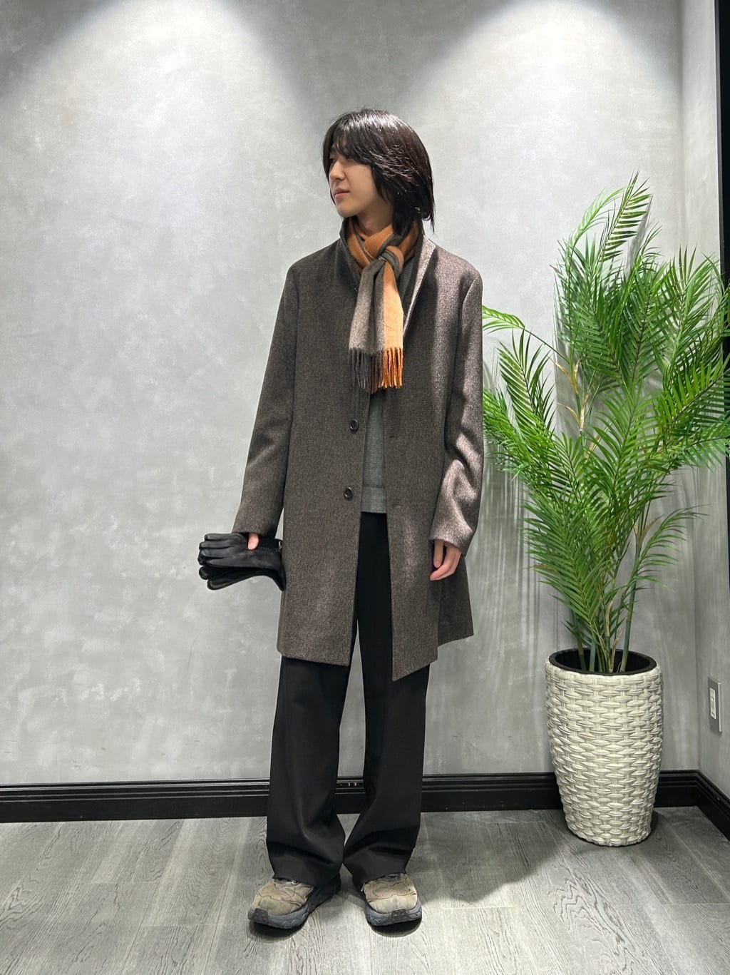 TAKEO KIKUCHIのカシミヤブレンド ビーバー調ピンヘッドスタンドカラーコートを使ったコーディネートを紹介します。｜Rakuten Fashion(楽天ファッション／旧楽天ブランドアベニュー)6543446