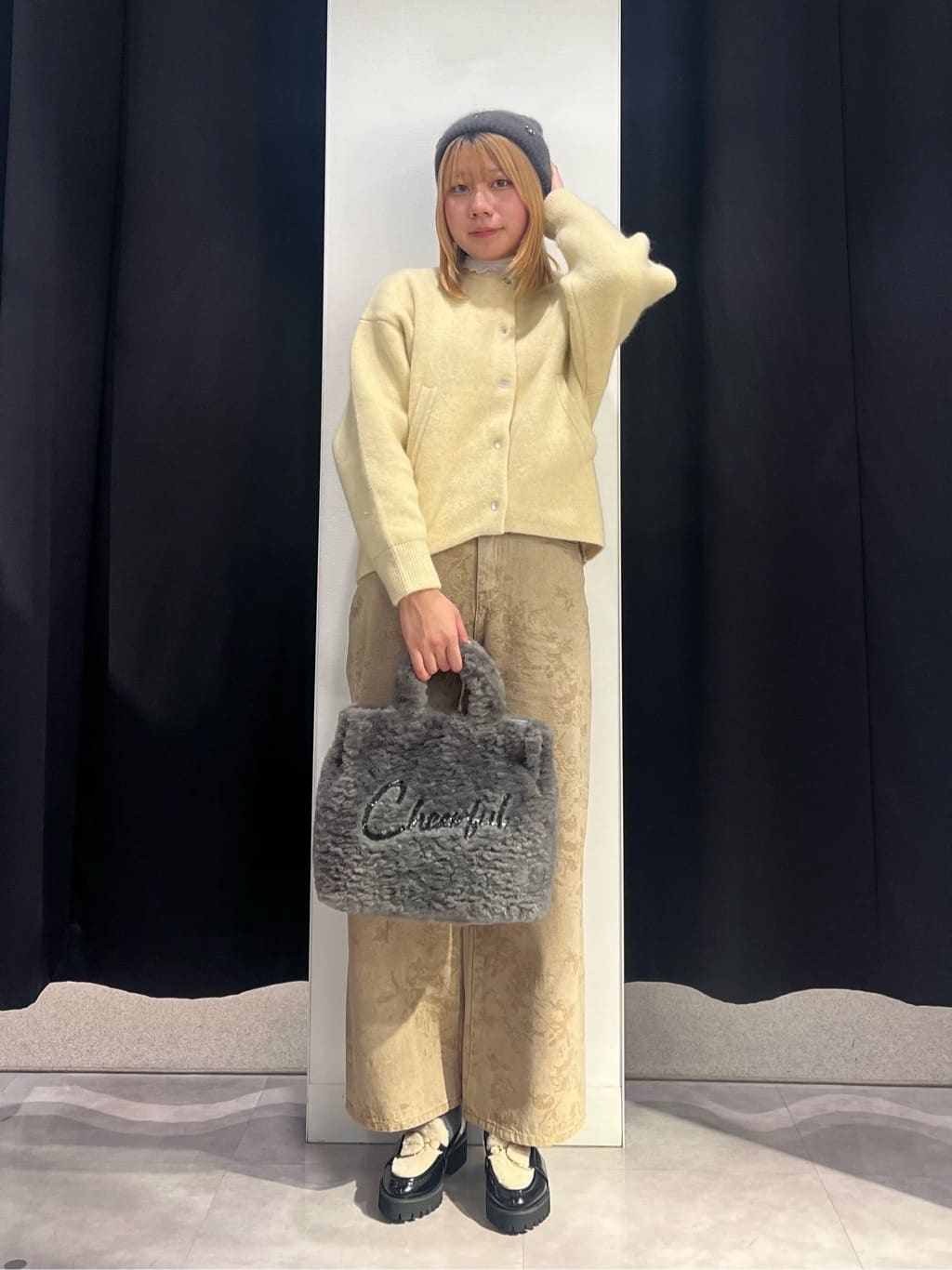 Vinのボタニカルパターンワイドデニムを使ったコーディネートを紹介します。｜Rakuten Fashion(楽天ファッション／旧楽天ブランドアベニュー)6548091