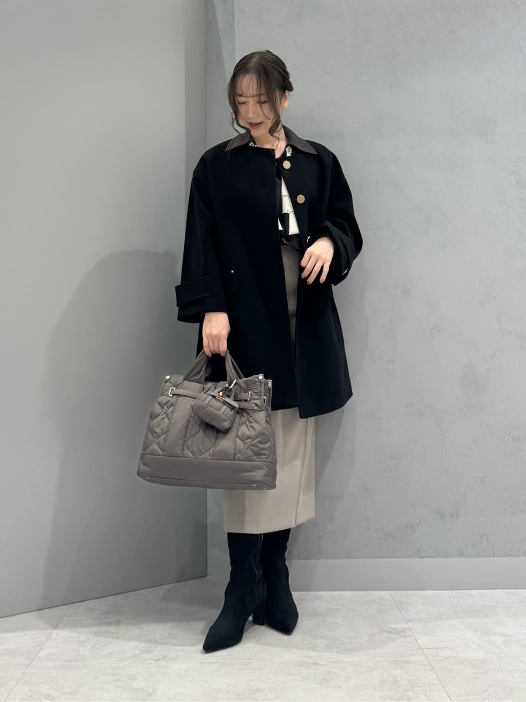 Vinのストレッチピンタックナロースカートを使ったコーディネートを紹介します。｜Rakuten Fashion(楽天ファッション／旧楽天ブランドアベニュー)6551135