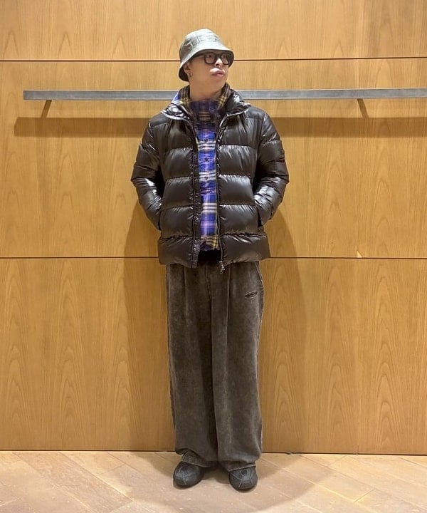 BEAMS HEARTのシャイニー スタンドカラー ダウン ジャケットを使ったコーディネートを紹介します。｜Rakuten Fashion(楽天ファッション／旧楽天ブランドアベニュー)6551923