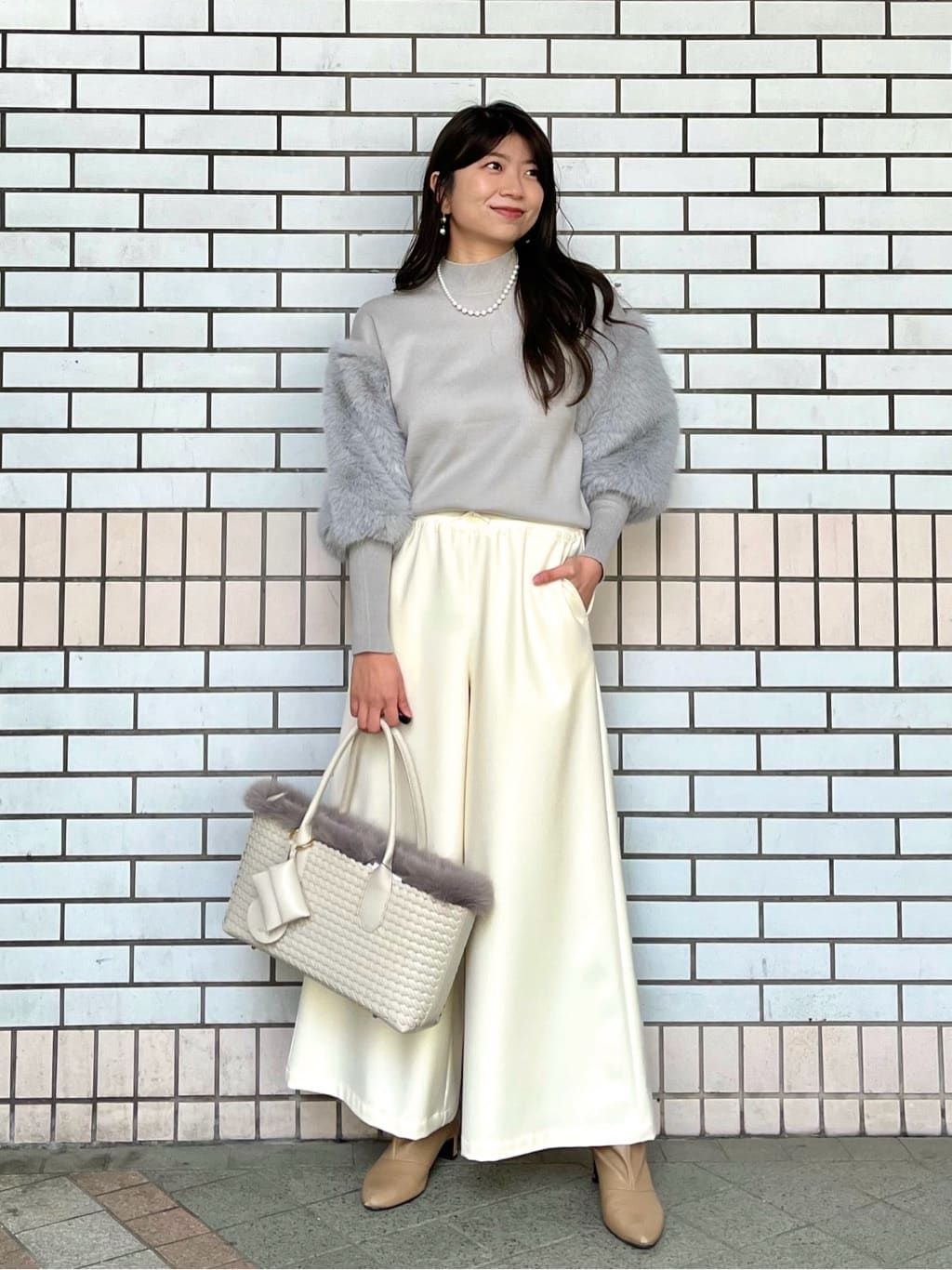 Vinのボリュームファースリーブニットを使ったコーディネートを紹介します。｜Rakuten Fashion(楽天ファッション／旧楽天ブランドアベニュー)6557584