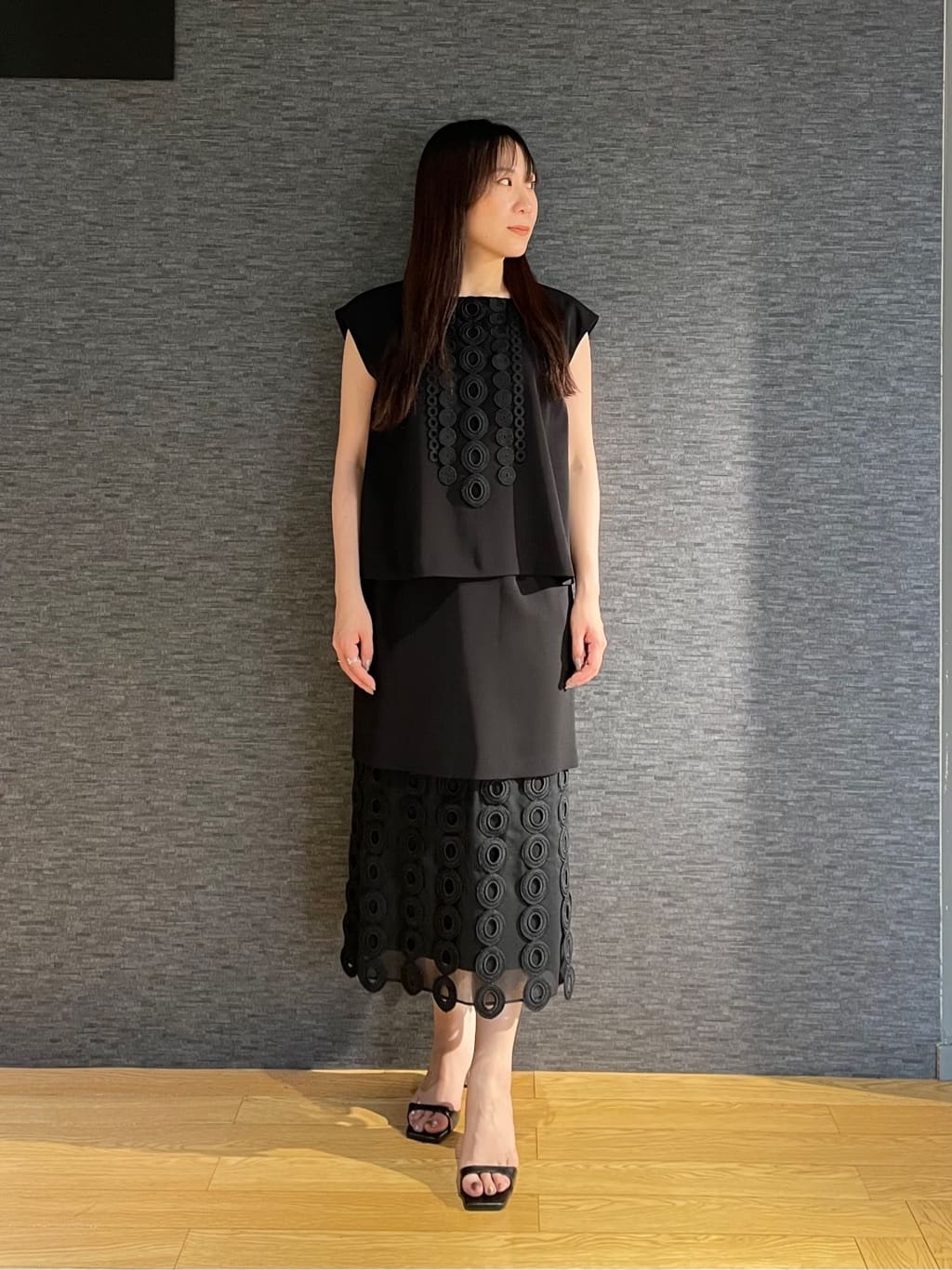 ADOREの◇サークルレースフリンジブラウスを使ったコーディネート