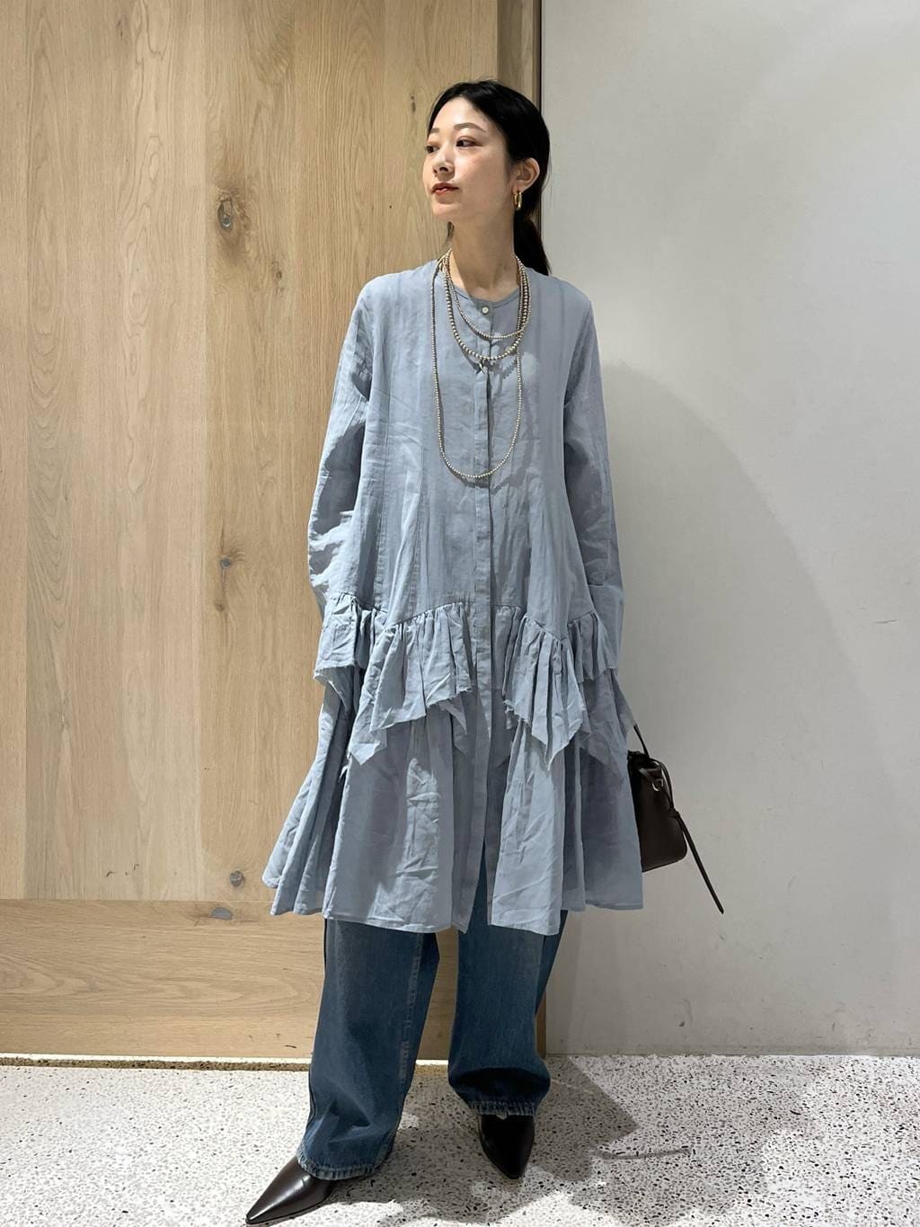 Curensologyのランダムフリルアキハボイルブラウスを使ったコーディネートを紹介します。｜Rakuten Fashion(楽天ファッション／旧楽天ブランドアベニュー)6583308
