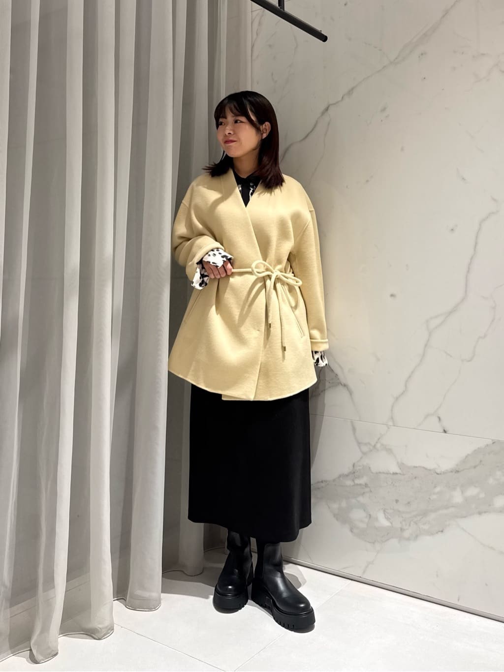 allurevilleのOFFICINAバックプリーツブラウスを使ったコーディネートを紹介します。｜Rakuten Fashion(楽天ファッション／旧楽天ブランドアベニュー)6583652