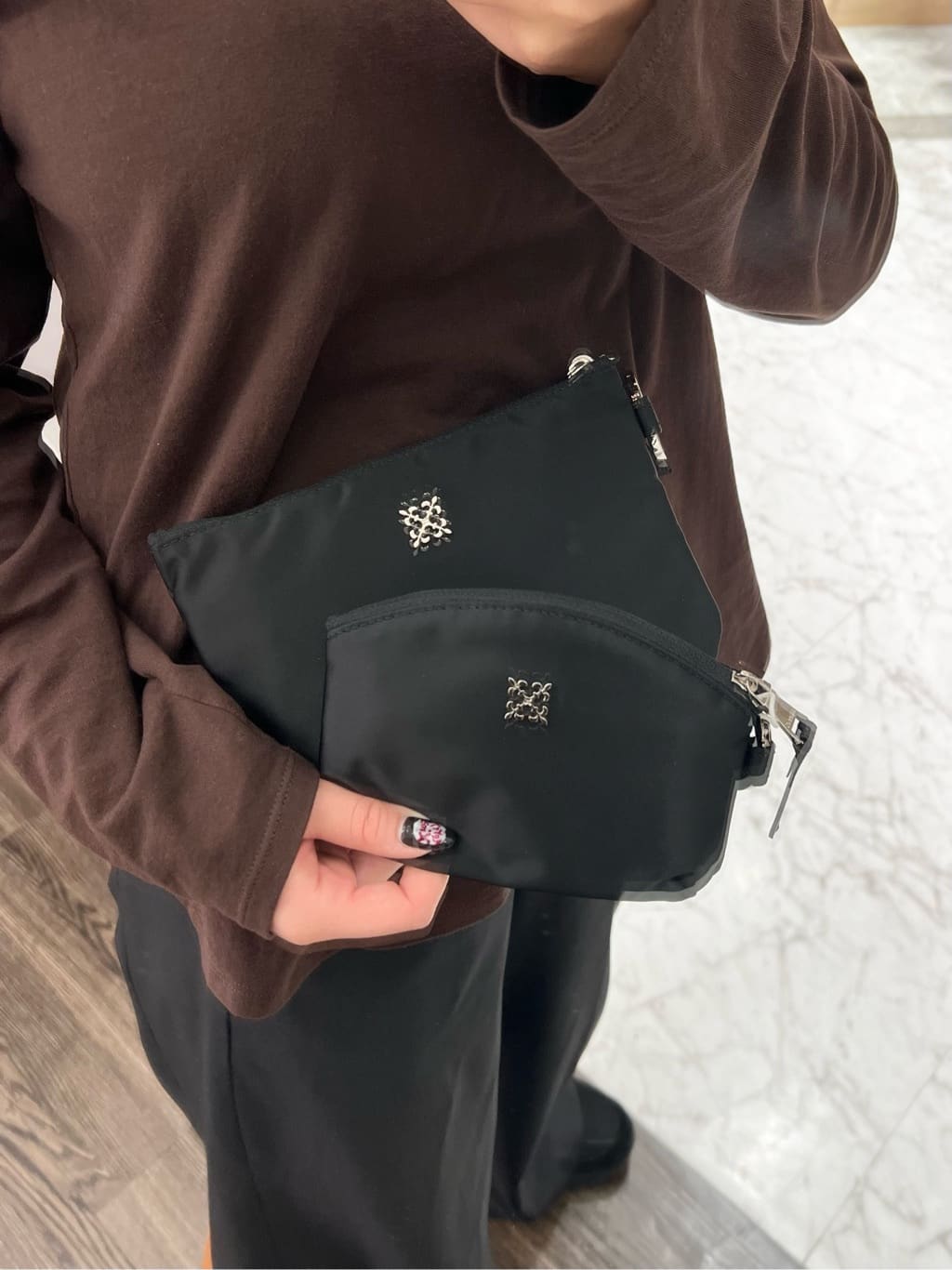 russet | クラウズナイロンラウンドフラットポーチ | Rakuten Fashion