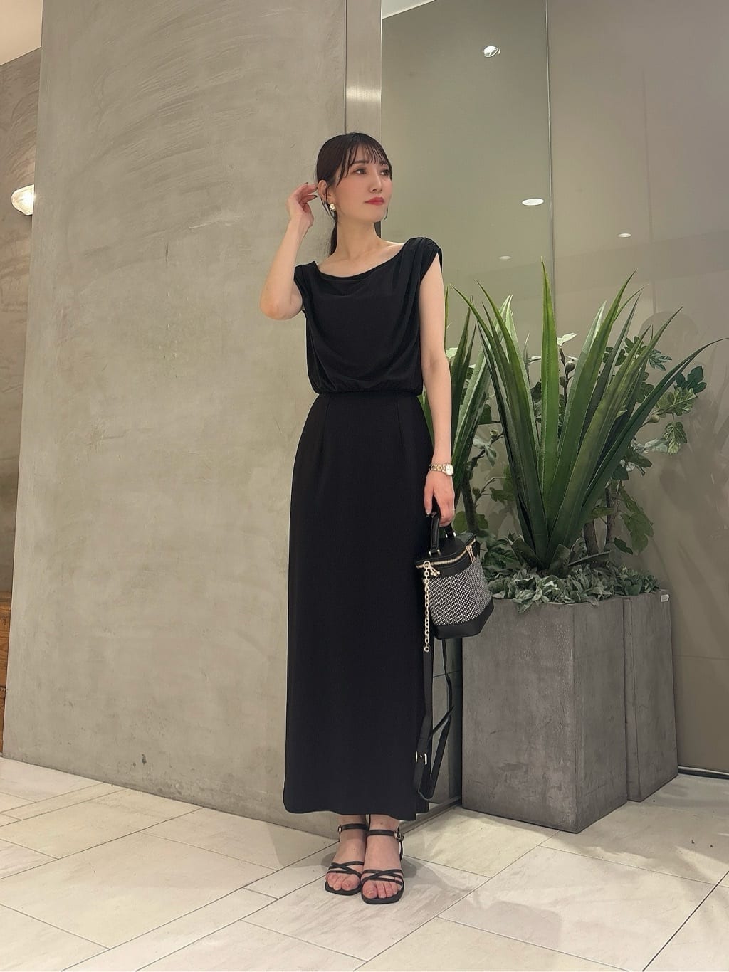 PROPORTION BODY DRESSINGの雑材バニティバッグを使ったコーディネートを紹介します。｜Rakuten Fashion(楽天ファッション／旧楽天ブランドアベニュー)6589030
