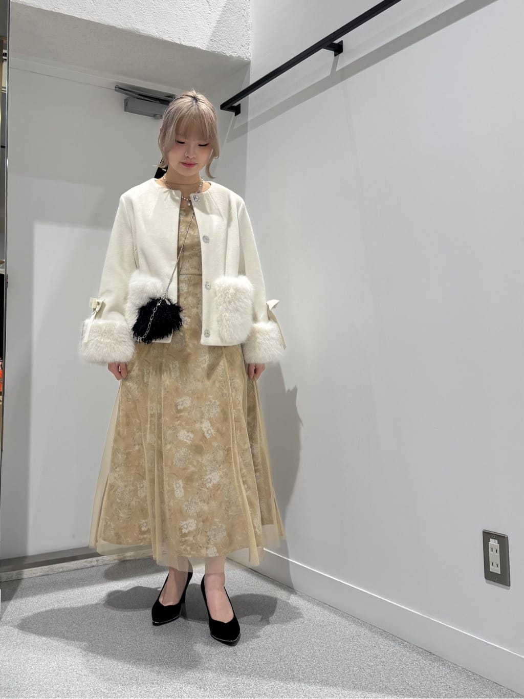 Vin | リボン袖ファーアクセントショートコート | Rakuten Fashion
