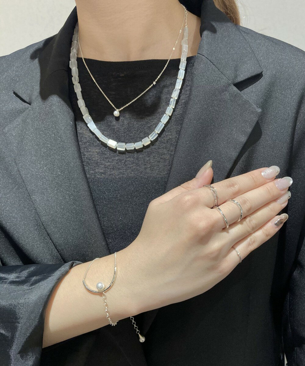 Joueteの[ジェム] ネックレス ムーンストーンを使ったコーディネートを紹介します。｜Rakuten Fashion(楽天ファッション／旧楽天ブランドアベニュー)6608212