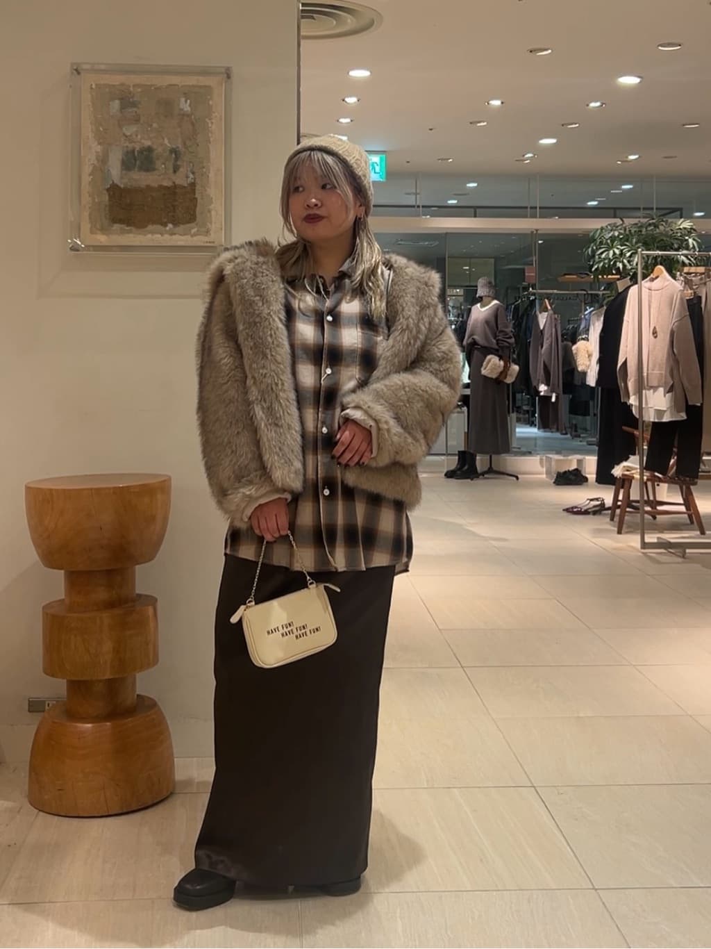 GALLARDAGALANTEの【手洗い可能】ストレッチサテンタイトスカートを使ったコーディネートを紹介します。｜Rakuten Fashion(楽天ファッション／旧楽天ブランドアベニュー)6613925