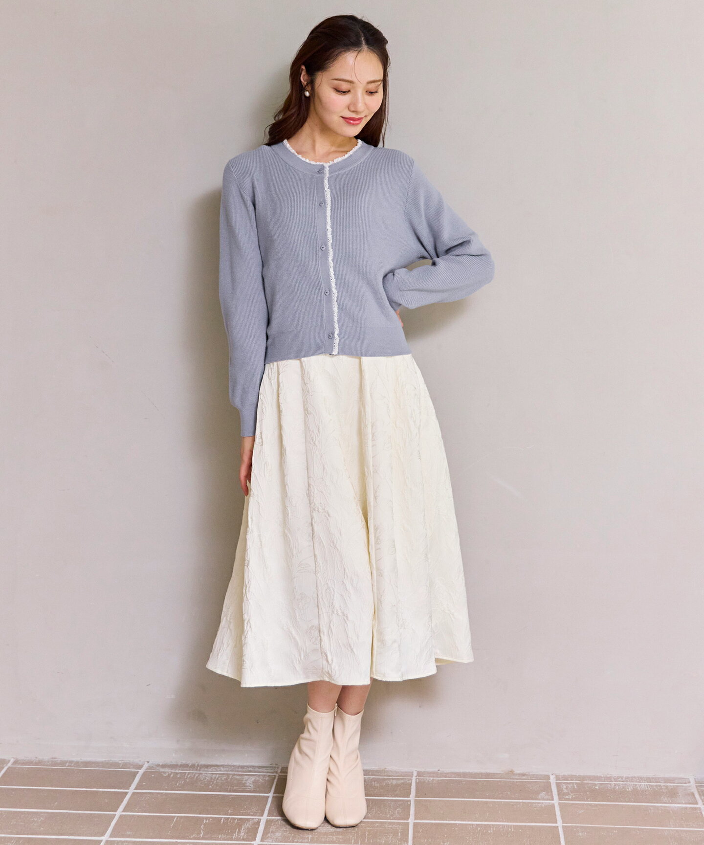 Ferouxのレーストリム ニット カーディガンを使ったコーディネートを紹介します。｜Rakuten Fashion(楽天ファッション／旧楽天ブランドアベニュー)6616911