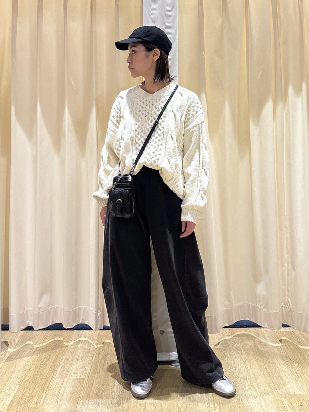 RODEO CROWNS WIDE BOWLのVネックモールニットトップスを使ったコーディネートを紹介します。｜Rakuten Fashion(楽天ファッション／旧楽天ブランドアベニュー)6621419