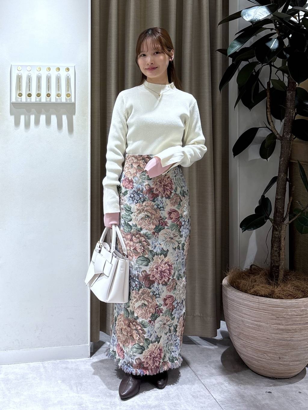 mysty womanの袖レイヤード配色ニットを使ったコーディネートを紹介します。｜Rakuten Fashion(楽天ファッション／旧楽天ブランドアベニュー)6627214