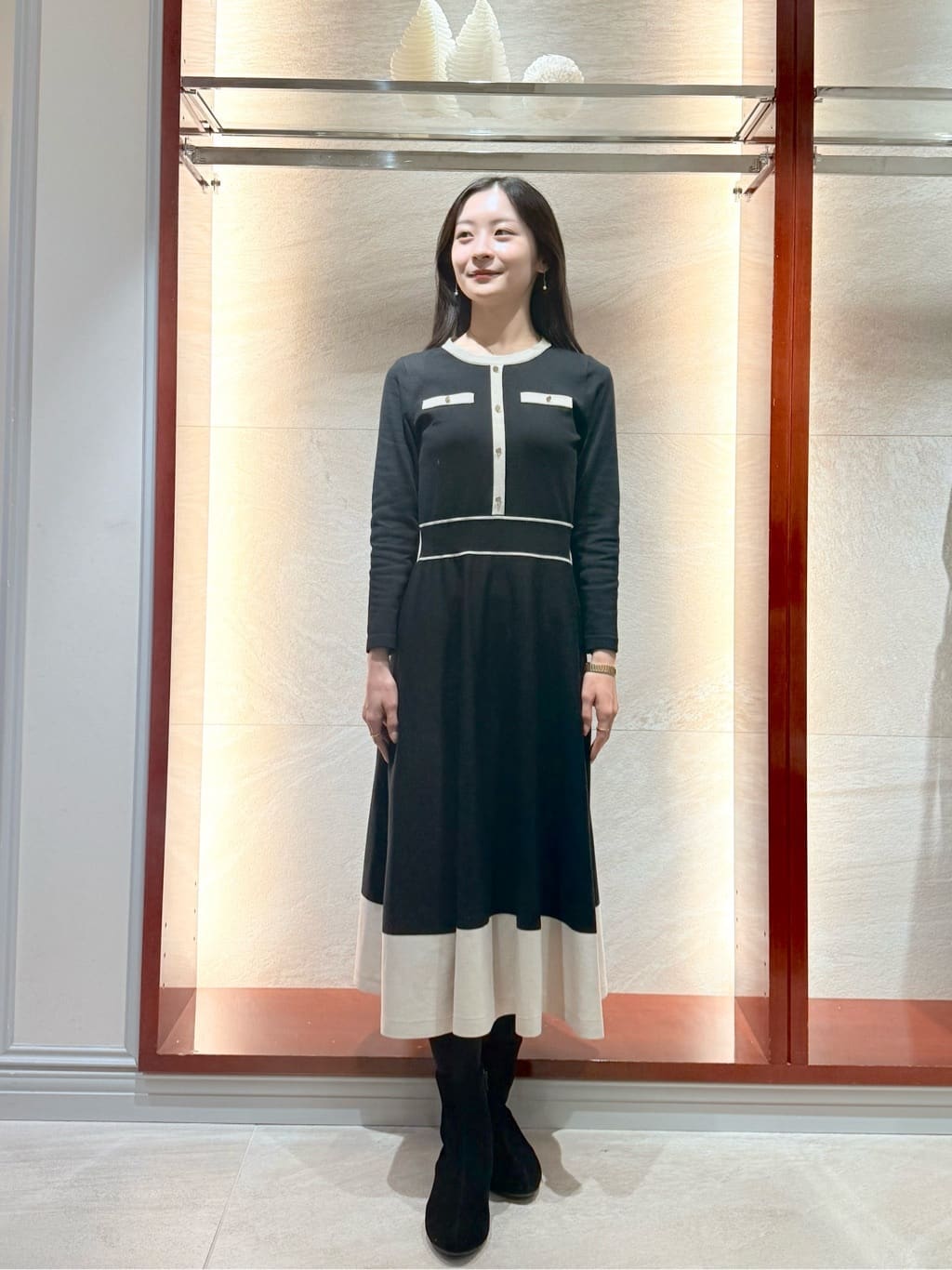 Viaggio Bluのバイカラーニットワンピースを使ったコーディネートを紹介します。｜Rakuten Fashion(楽天ファッション／旧楽天ブランドアベニュー)6628570