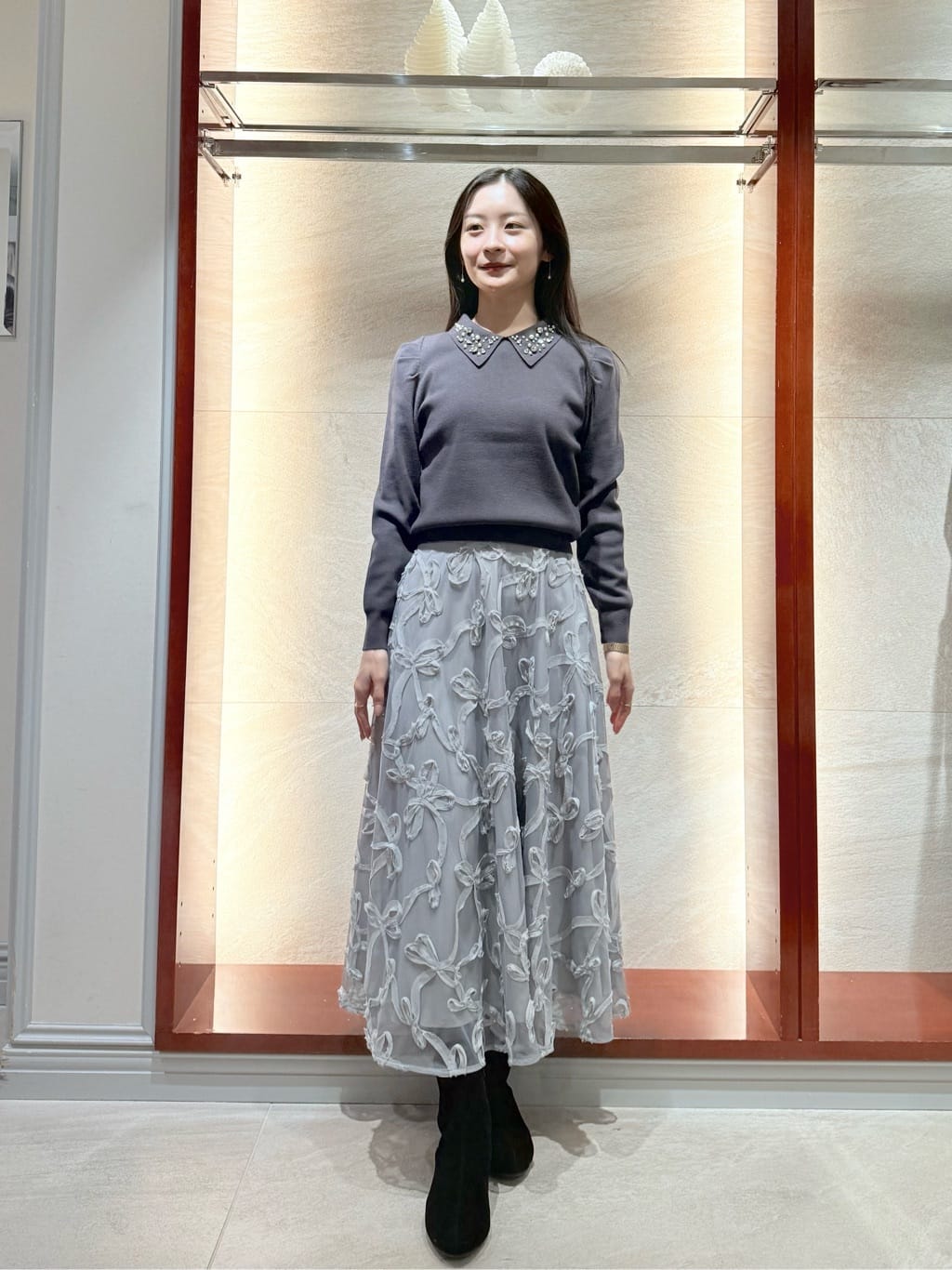Viaggio Bluの【新色追加】襟ビジューニットを使ったコーディネートを紹介します。｜Rakuten Fashion(楽天ファッション／旧楽天ブランドアベニュー)6628576