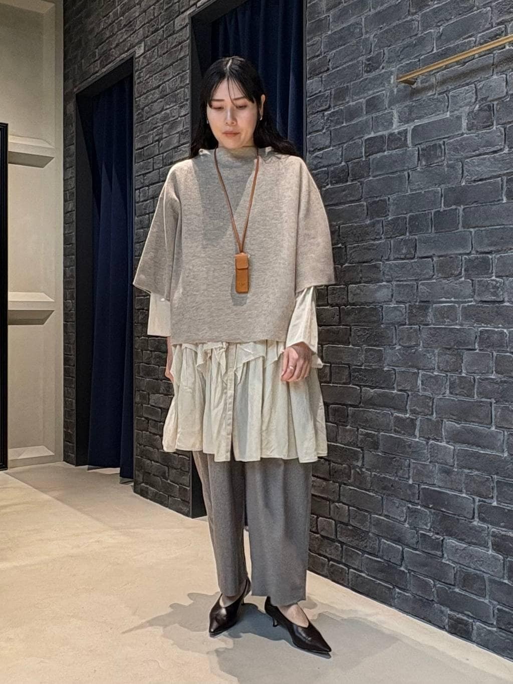 Curensologyのランダムフリルアキハボイルブラウスを使ったコーディネートを紹介します。｜Rakuten Fashion(楽天ファッション／旧楽天ブランドアベニュー)6630078