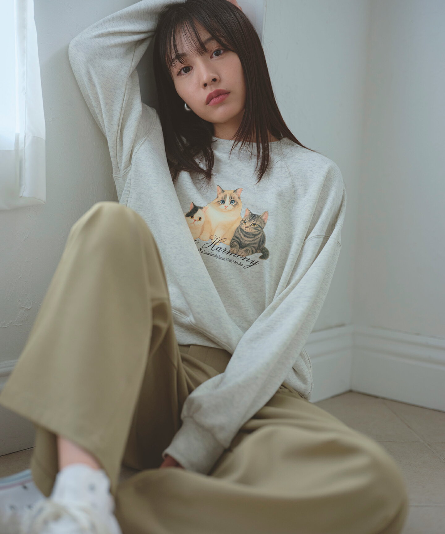 Ferouxの【猫カフェMOCHAコラボ】猫ちゃんプリント トレーナーを使ったコーディネートを紹介します。｜Rakuten Fashion(楽天ファッション／旧楽天ブランドアベニュー)6632833