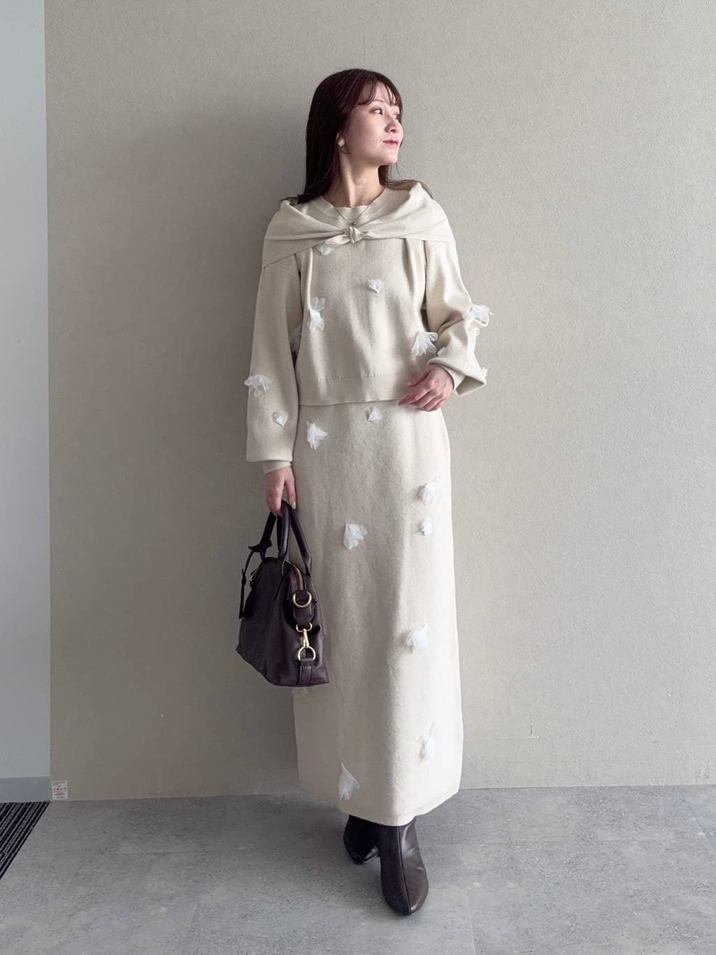 mysty womanの3Dフラワーツキニットを使ったコーディネートを紹介します。｜Rakuten Fashion(楽天ファッション／旧楽天ブランドアベニュー)6632888